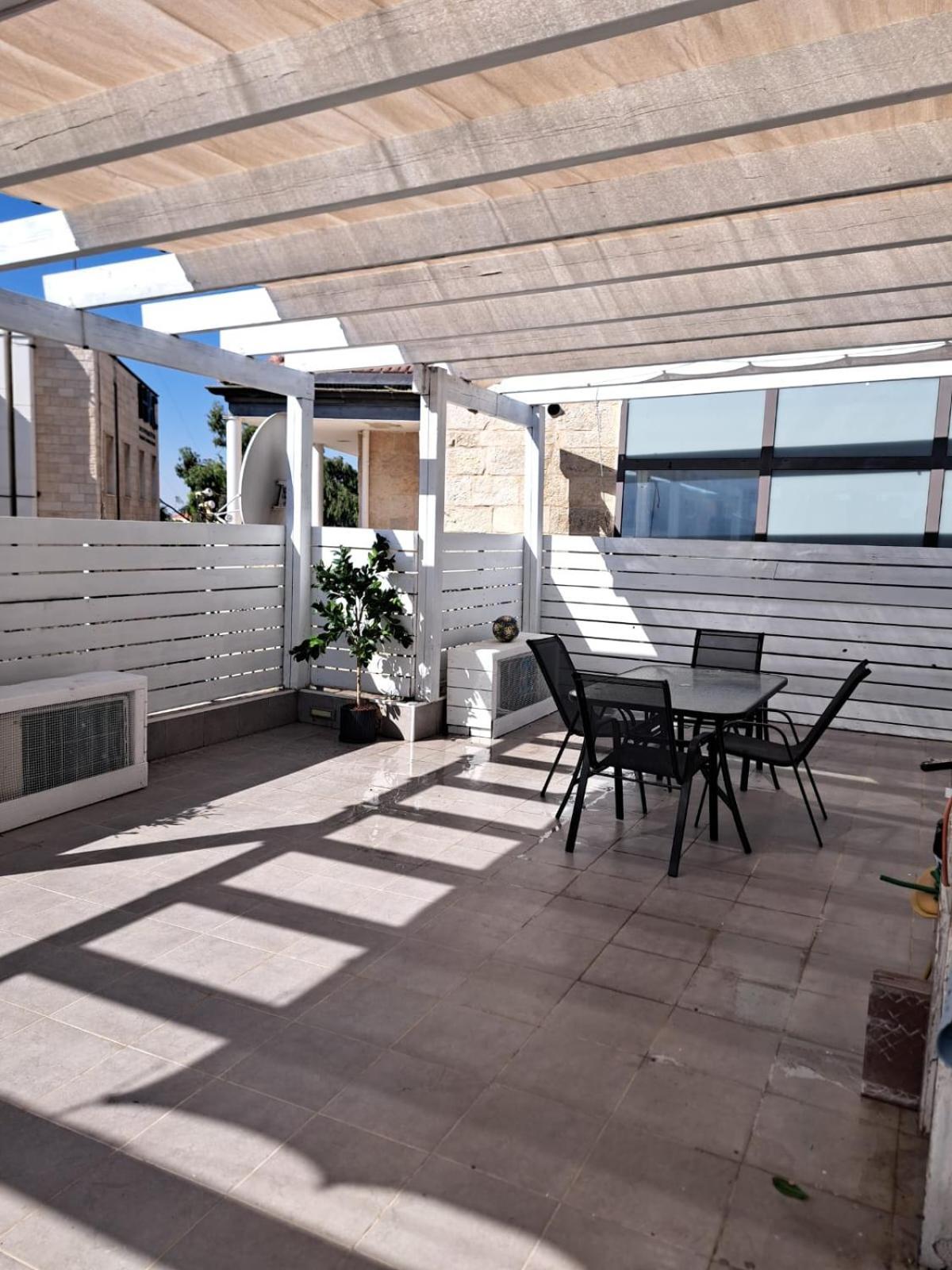Authentic One Bedroom Apartment In City Center Jerusalem Exterior photo